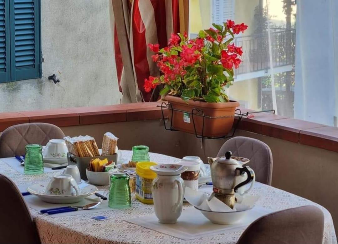 Bed and breakfast A Collodi Io & Mamma100 M Dal Parco Di Pinocchio Extérieur photo